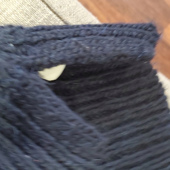 Gilly Hicks woman's blue cable knit vneck pullover sweater size M - Picture 9 of 12